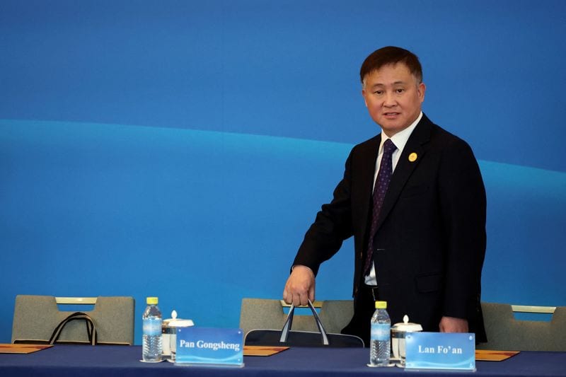 China central bank chief urges 'comprehensive' view on global imbalances