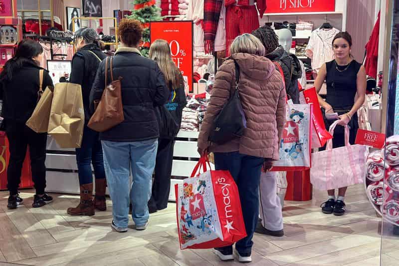 US retail sales beat expectations in September on higher gasoline prices