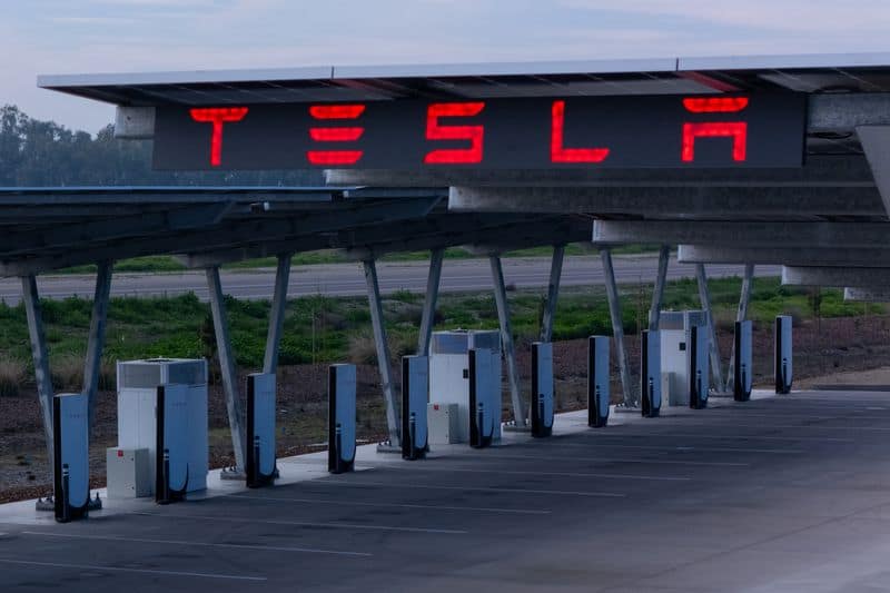 Tesla energy executive Snyder steps down, WSJ reports