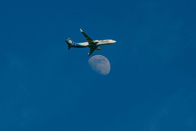 Alaska Air forecasts bigger-than-expected fourth-quarter loss on soaring fuel costs