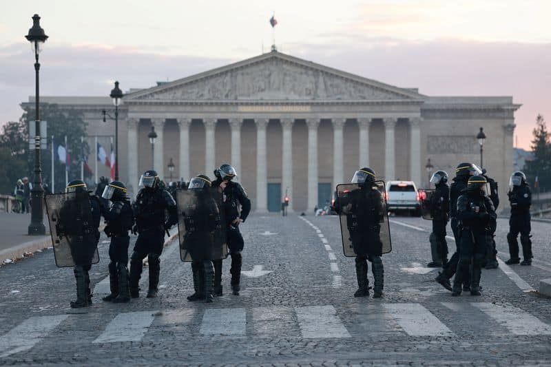 French bonds lead euro zone yields higher on protests