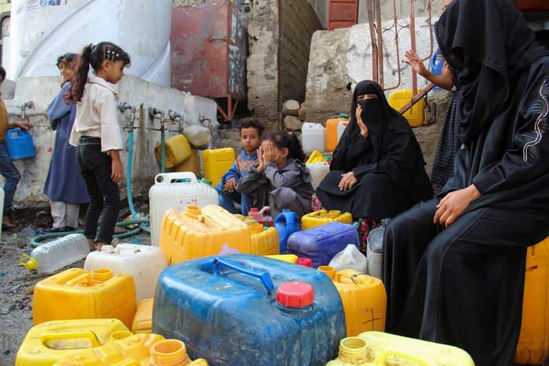 Yemen's Taiz faces disease fears amid water rationing and rubbish pile-up