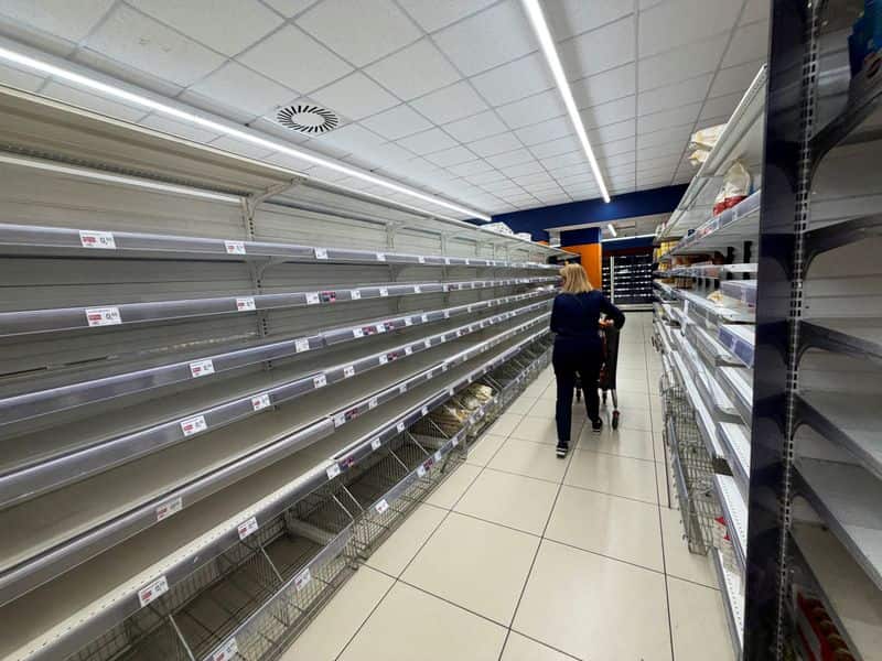 Italian retailers warn of food shortages caused by truck drivers' protest