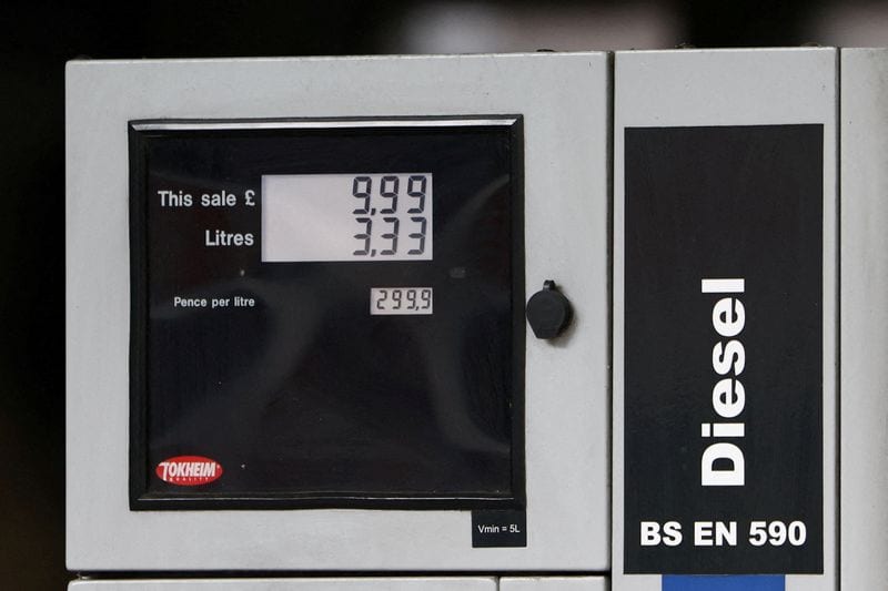 UK consumer confidence plunges to lowest since April amid economic worries
