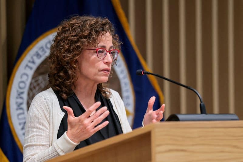 FCC Democrat urges broadcasters to confront Trump administration