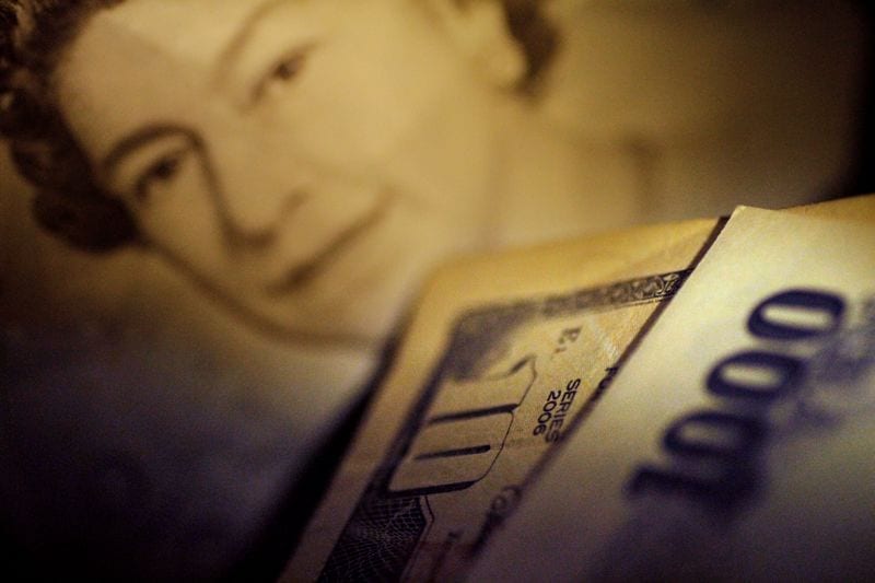 Currencies steady as markets await central bank cues