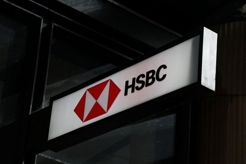 HSBC downgrades global equities to neutral on Middle East, AI risks