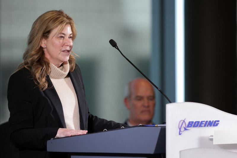 Boeing seen posting quarterly loss despite recent contract wins