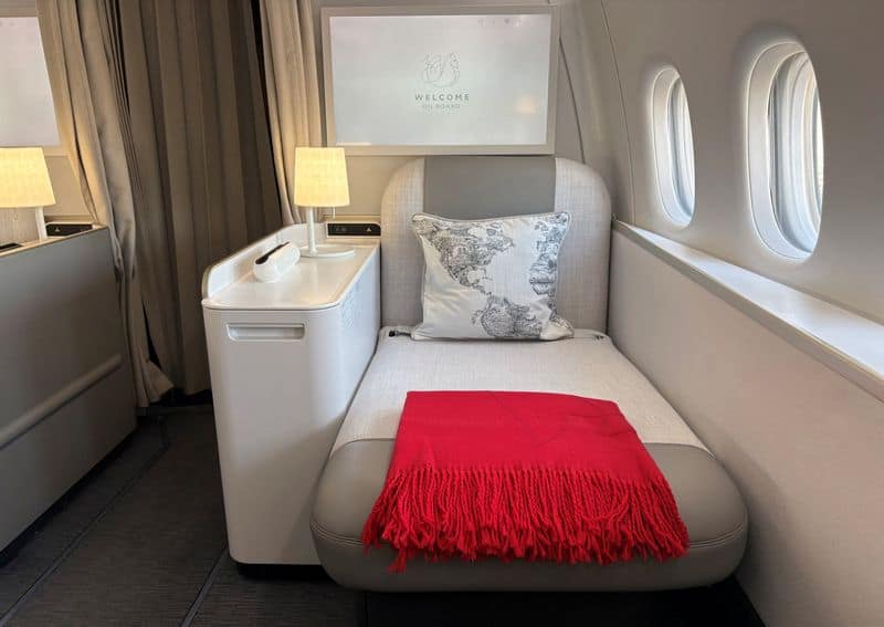 Aviation widens class divide with caviar, champagne and Porsche rides