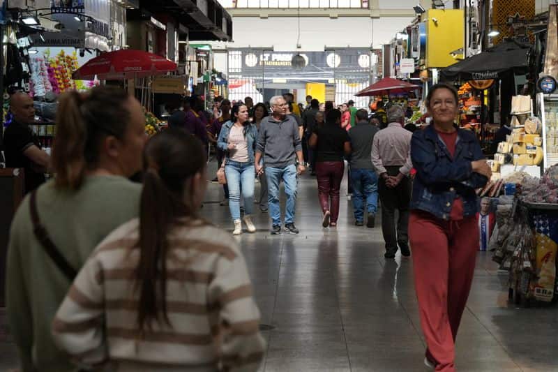 Poorer Brazilians devote four times more income to credit card debt, central bank says