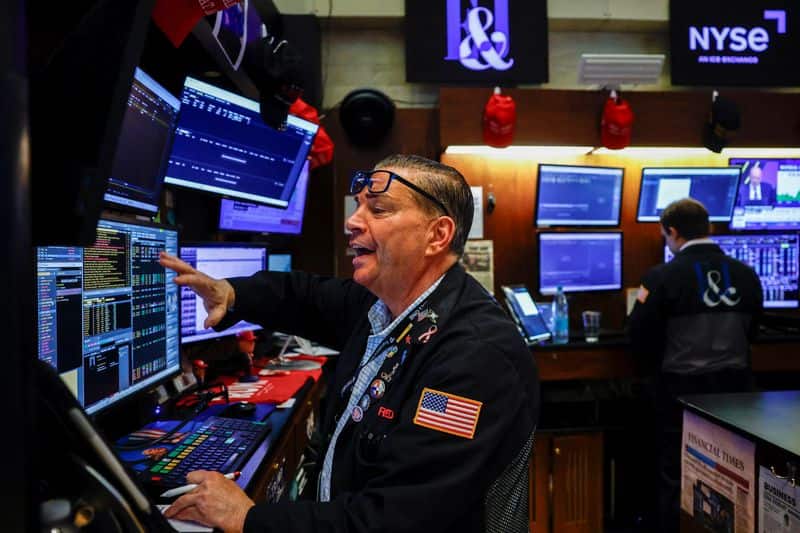 Asia stocks rise on AI, SK Hynix earnings; dollar steady