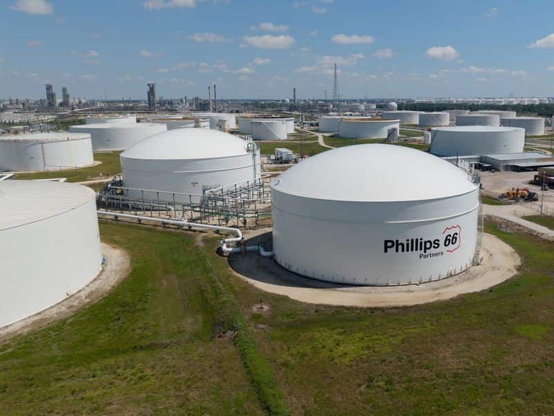 Phillips 66 posts record quarterly profit on refining strength