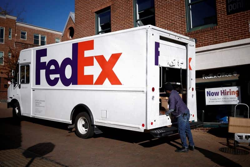 FedEx forecasts annual profit above estimates, posts higher quarterly earnings