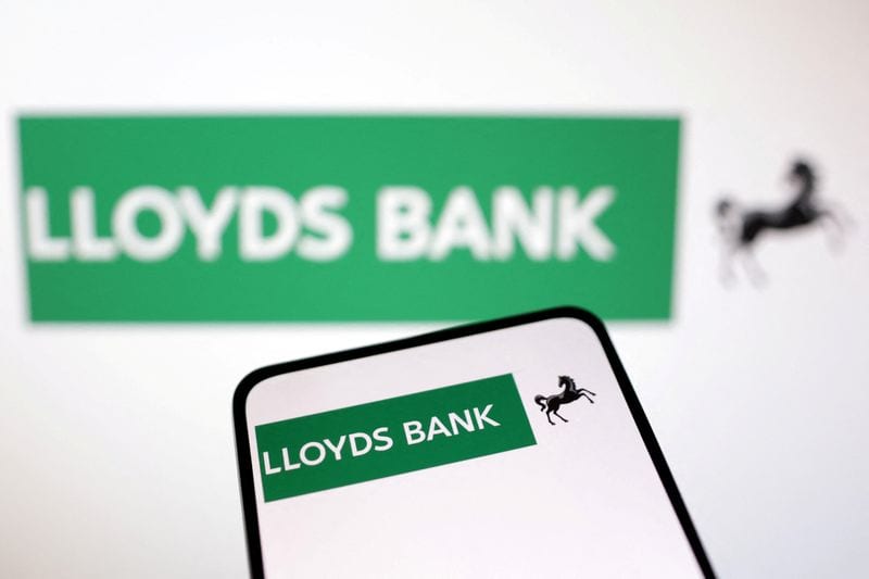 Lloyds Banking Group posts higher third-quarter profit
