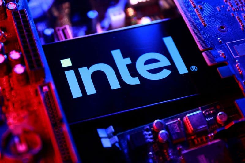 Intel signals slower growth as PC market remains under pressure