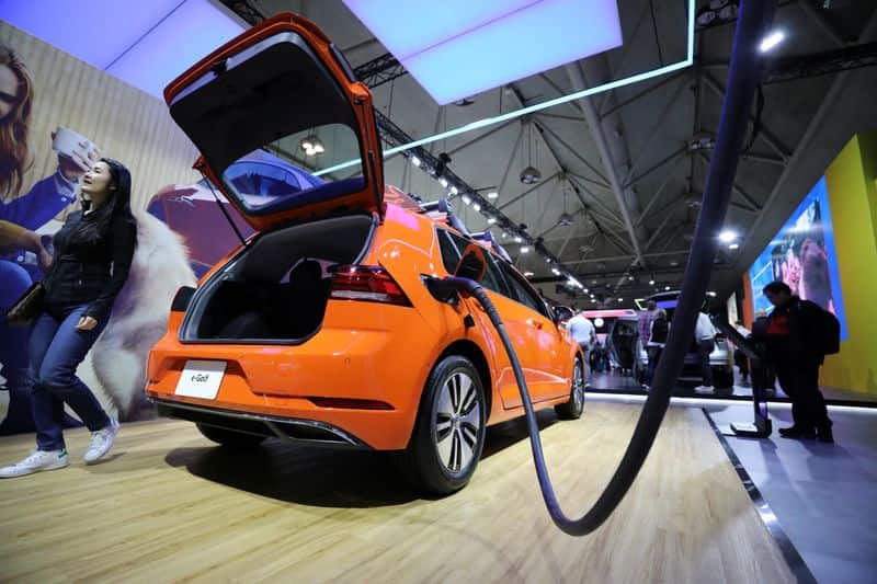 VW suspends electric Golf development amid HQ cost cuts