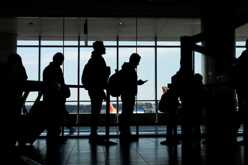 US airlines deploy AI pricing tools, startups help travelers cash in on fare drops