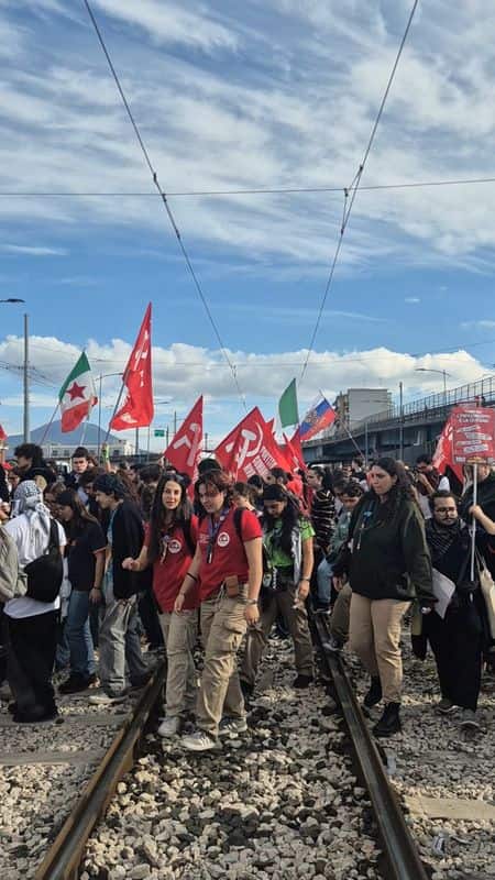 Italy protests: Tens of thousands strike for wages, services