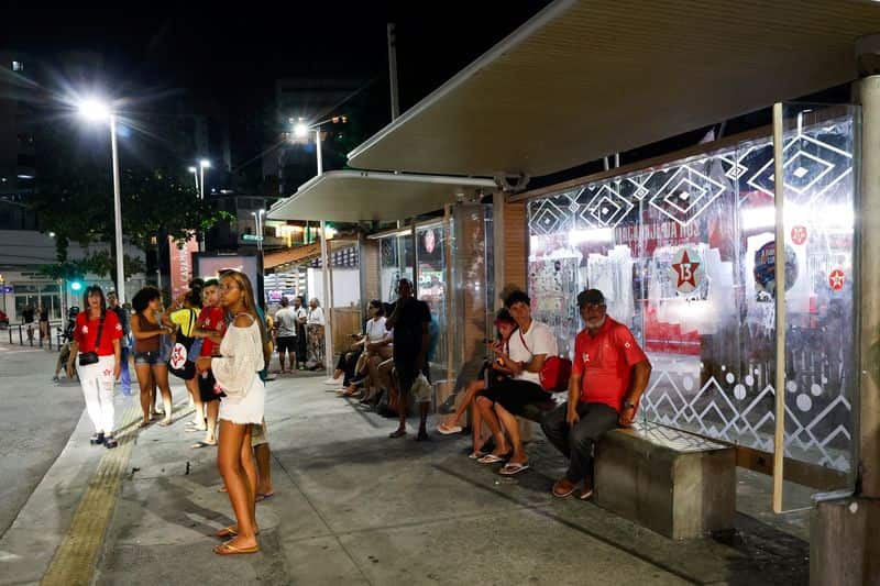 Brazil election: Lula supporters mobilized to overcome bus disruptions